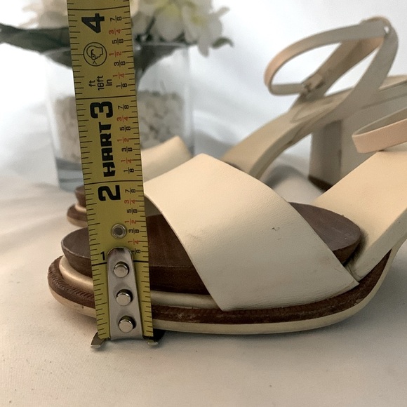 TOD’S Block Heel Leather Sandals - Picture 9 of 15